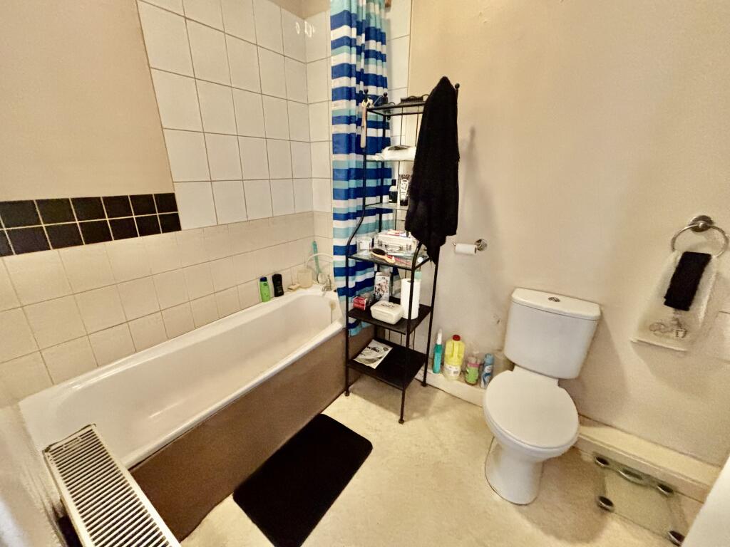 Apartment in Doncaster, North Lincolnshire - View 5