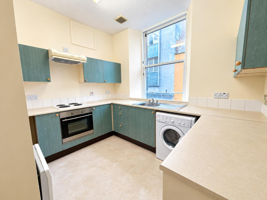 Flat 2, 18 Baron Taylor Street photo 3