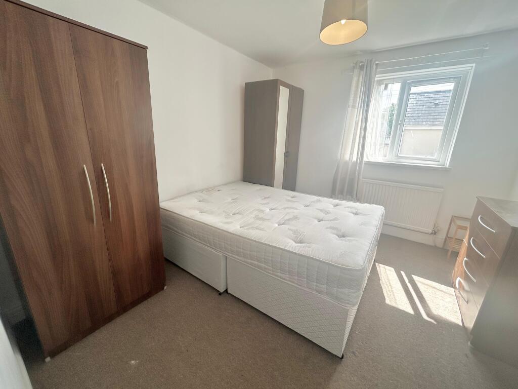 Apartment in Cardiff, Roath - More