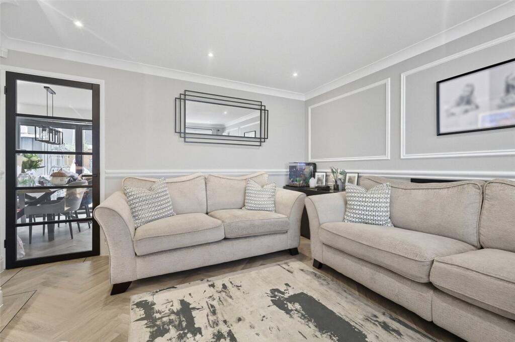 House in Basildon, Sunnymede, Billericay - View 3