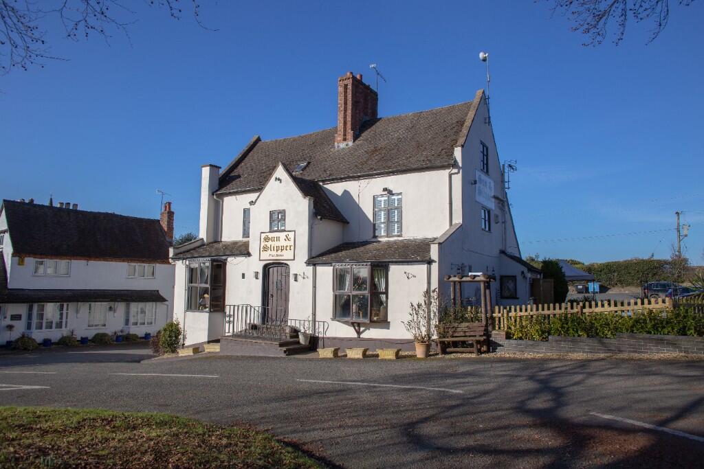 Main image of property: WORCESTERSHIRE - DELIGHTFUL VILLAGE GREEN FREE HOUSE
