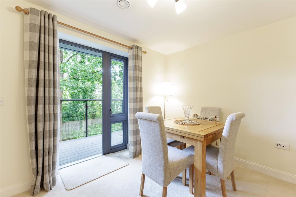 Apartment in Cardiff, Llanishen - View 5