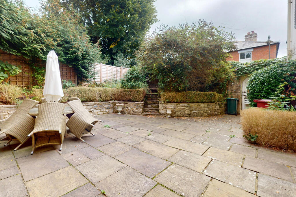 House in Guildford - View 5