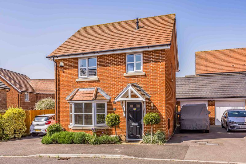 3-bed detached on Lapwing Close, Emsworth, £400,000