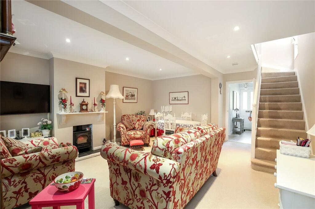 Eling Close, Winchester, Hampshire, SO22 photo 4