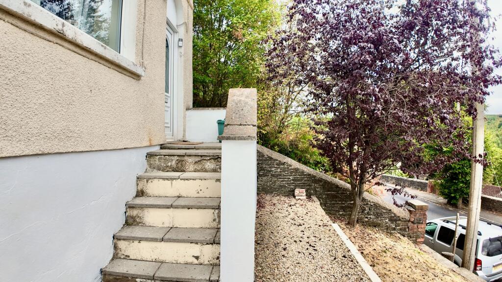 House in Newport - View 5