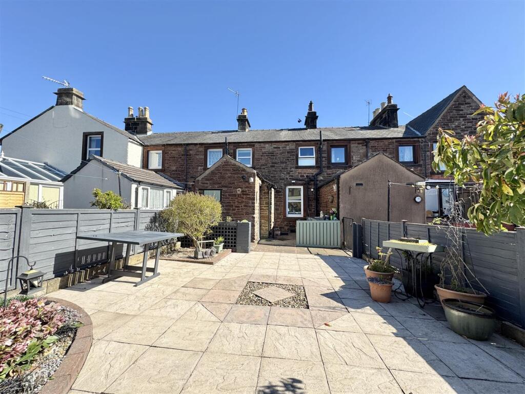 Poplar Place, Penrith photo 2