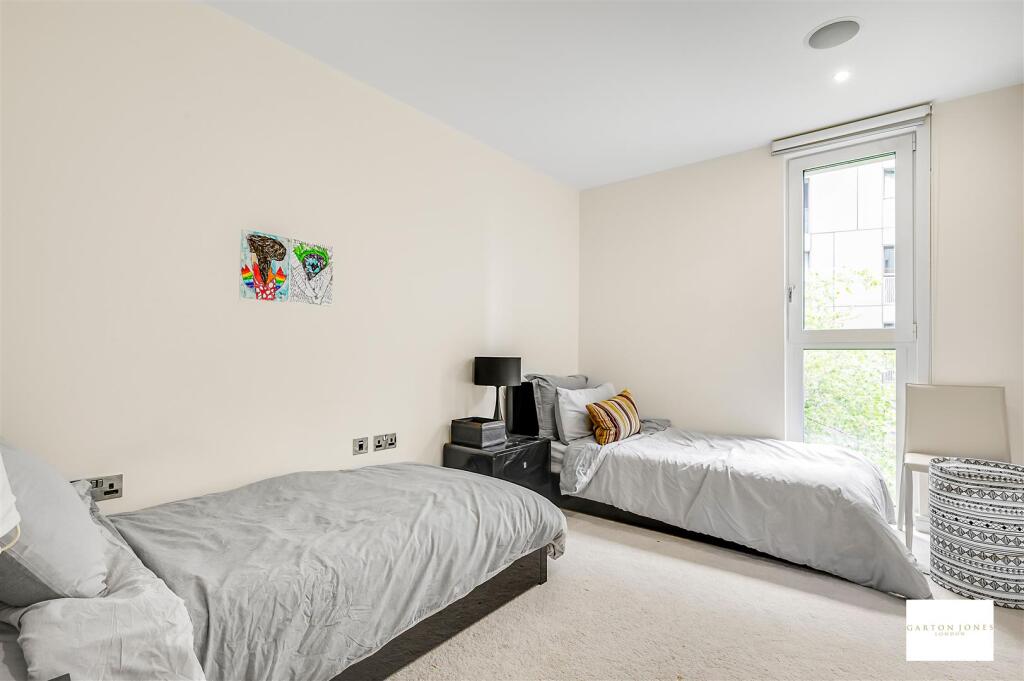 Apartment in London - More
