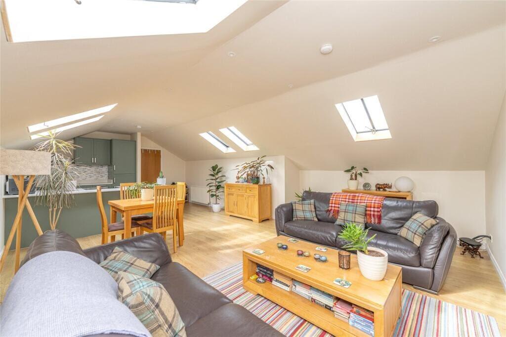 Main image of property: 260T Craighall Road, Edinburgh, EH6 4ND