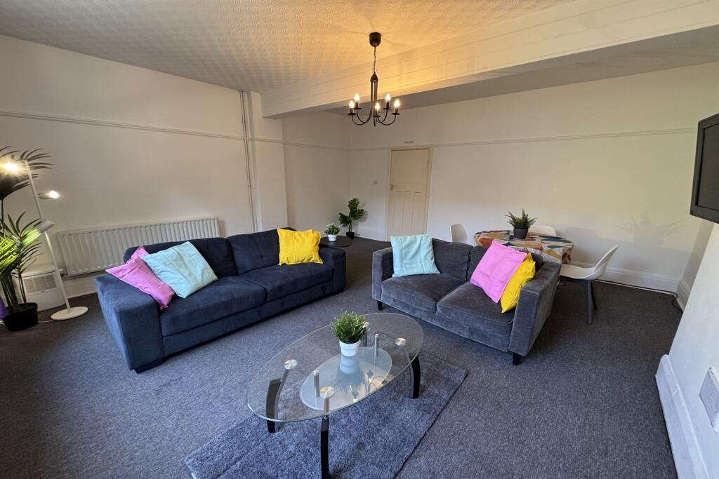 High Road, Beeston, NG9 2JP
