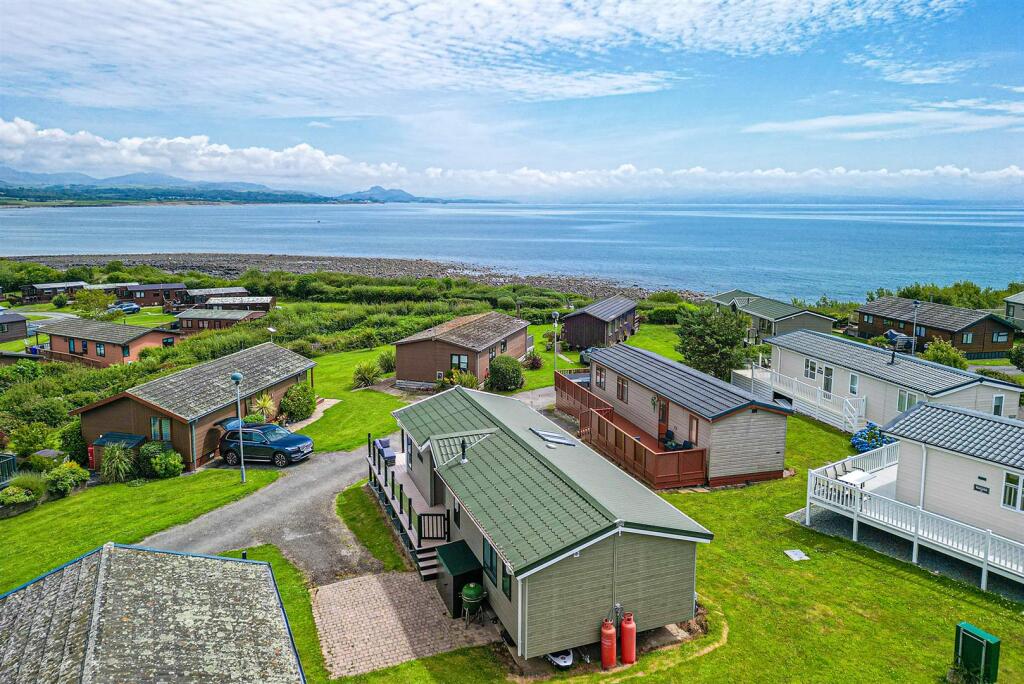 Main image of property: Pine Lodge, Hafan Y Mor