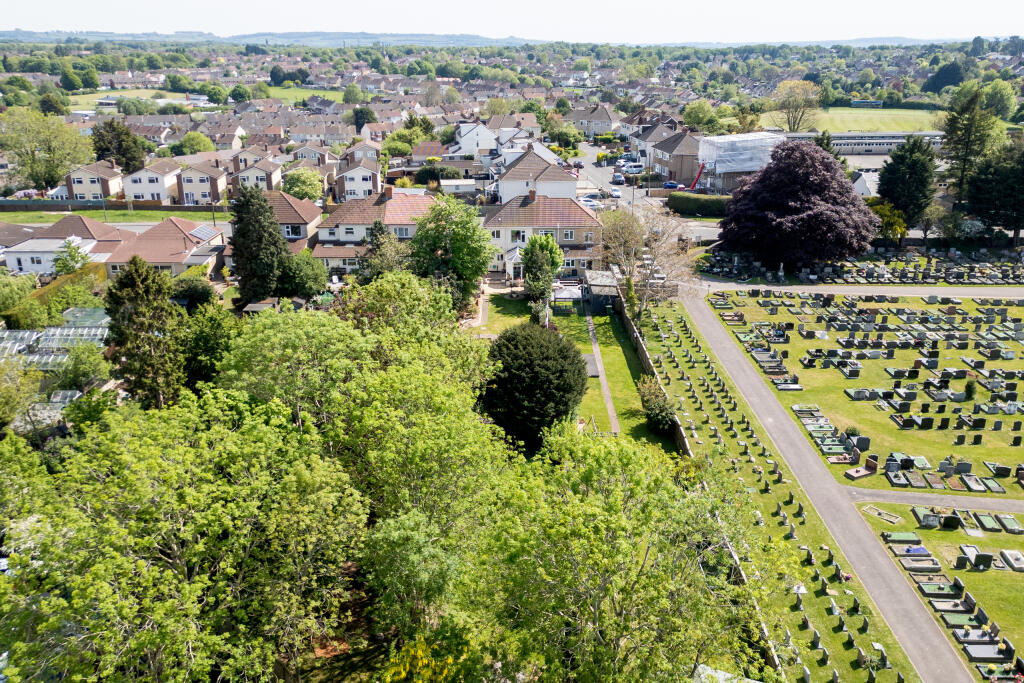 Westerleigh Road, Downend photo 4