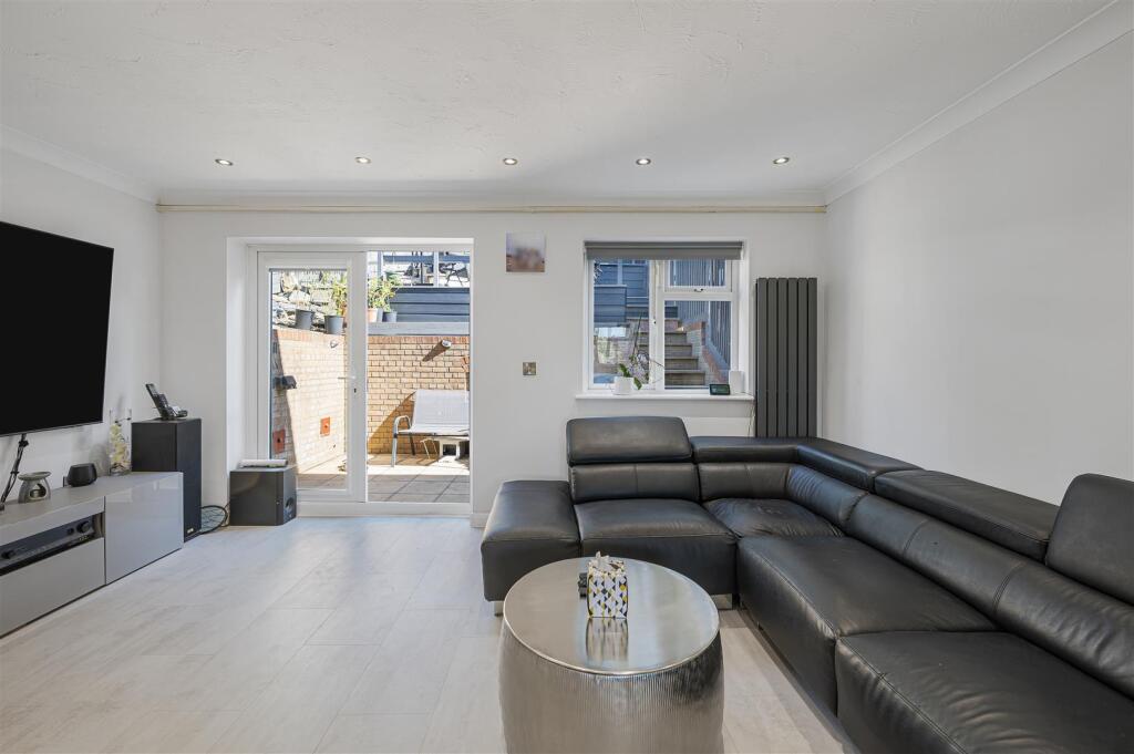 Badgers Close, Newhaven photo 4
