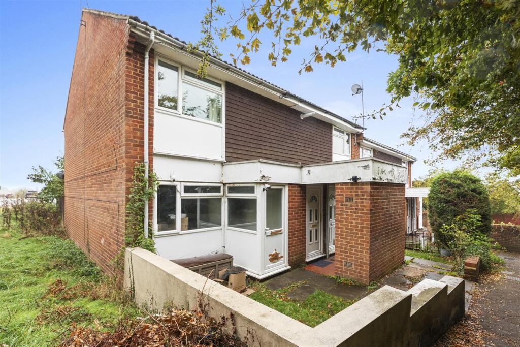 1-bed flat on Clearbrook Close, Loudwater, £155,000