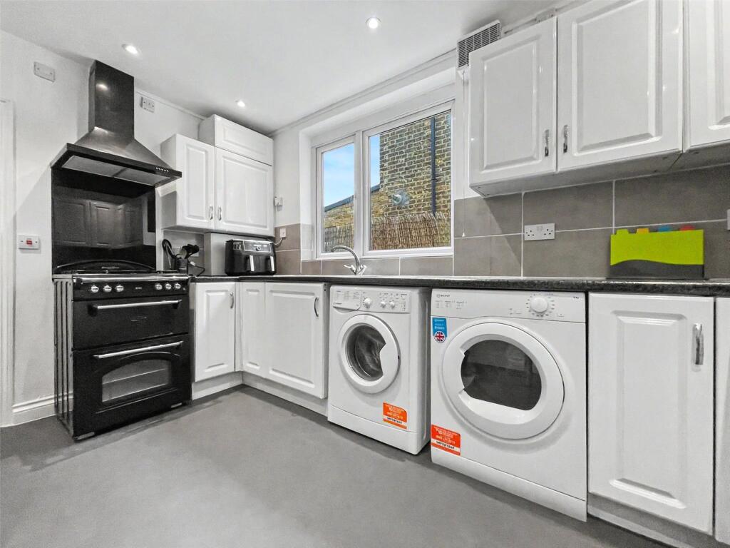 House in Gillingham, Medway - View 4