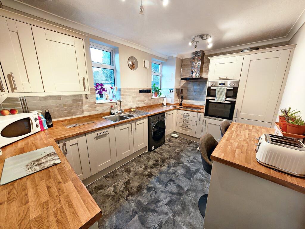Longfield Road, Trowbridge, BA14 photo 2