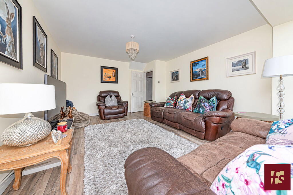 House in Bracknell, Hanworth - View 5