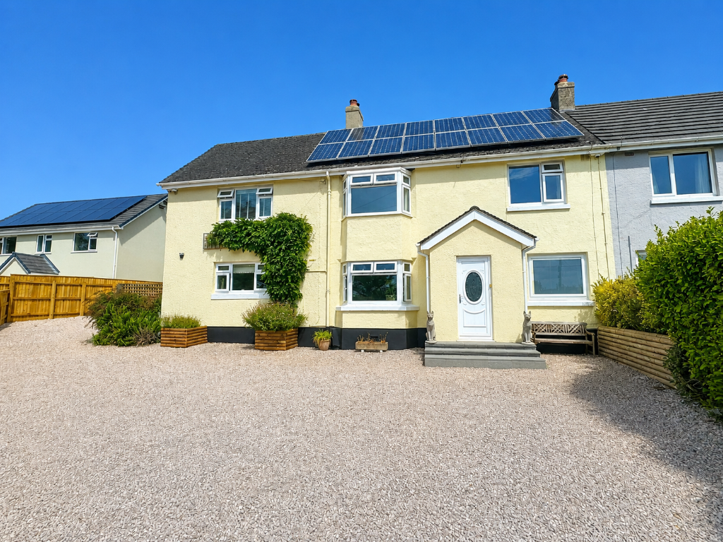 Main image of property: Totnes Road, Paignton, TQ4 7PY