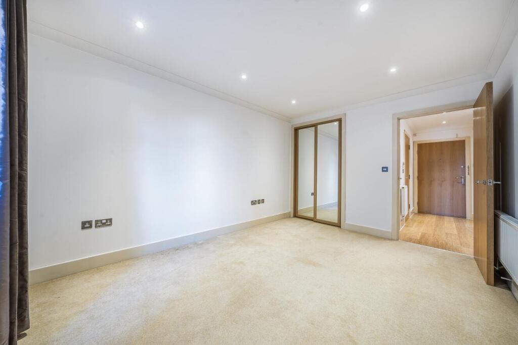 Apartment in Kingston upon Thames - View 2