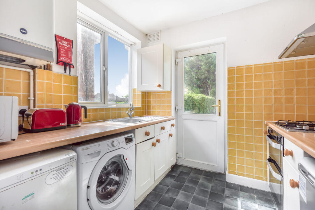 Rydes Hill Road, Guildford, GU2 - View 5