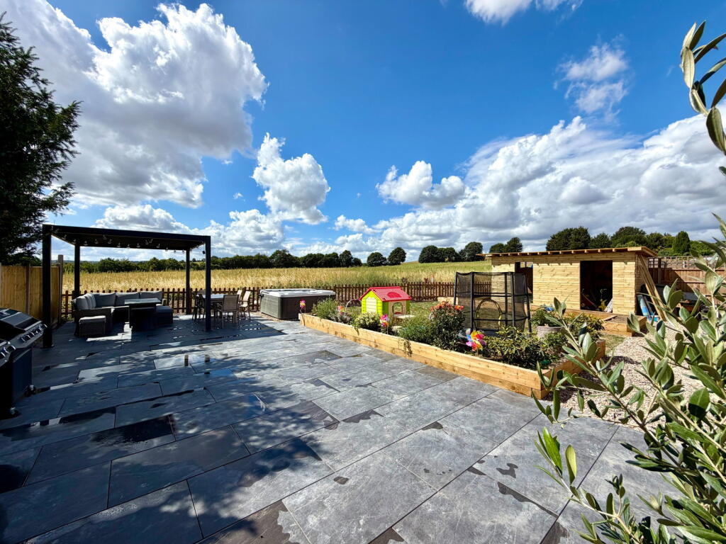 A Deceptive Property, 2,314sq ft Of Flexible Space & A Show Home Finish - Keycol Hill photo 4