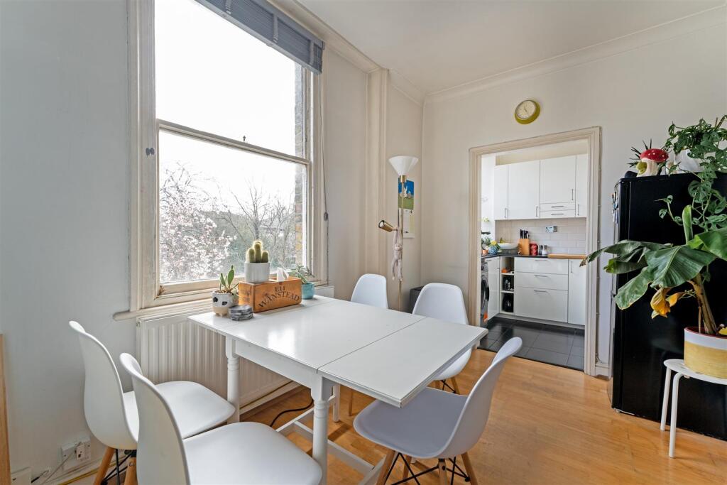 Apartment in London, Snaresbrook - View 4
