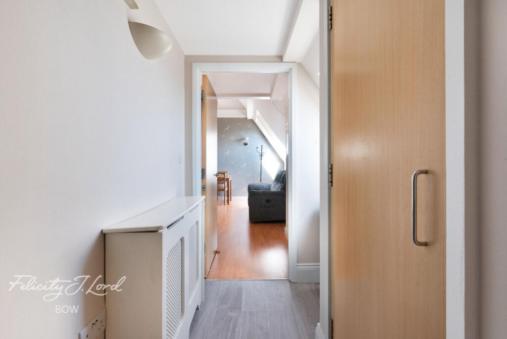 Apartment in Rainham - View 5
