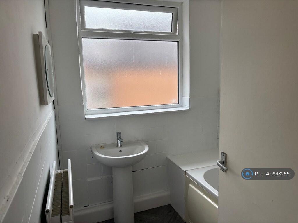 Apartment in Hull - View 3