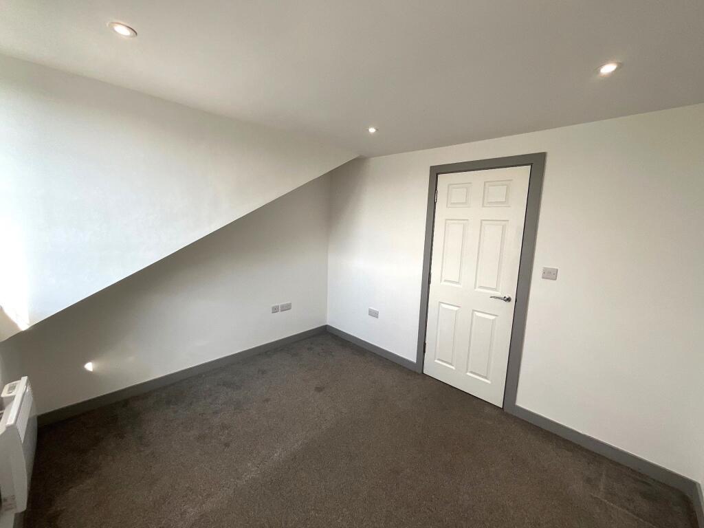 Apartment in Doncaster, City Centre, Hyde Park - View 4
