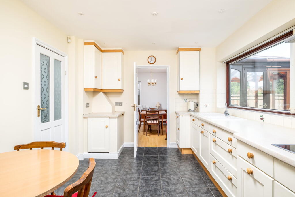 Bedmond Road, Hemel Hempstead, HP3 8LL - More
