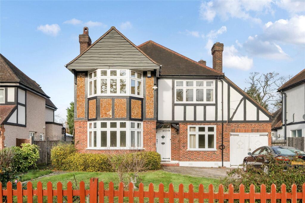 4 bedroom detached house for sale in Woodland Way, West Wickham, BR4
