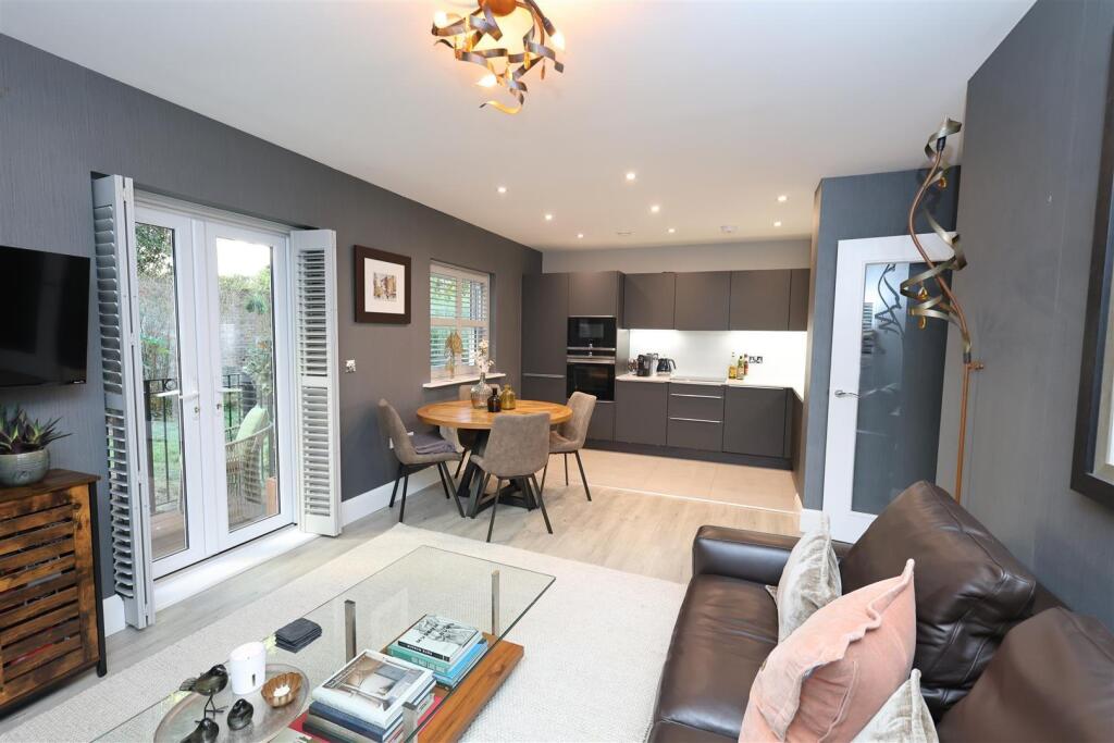 Apartment in Tunbridge Wells, Royal Wells Park, St James - View 4
