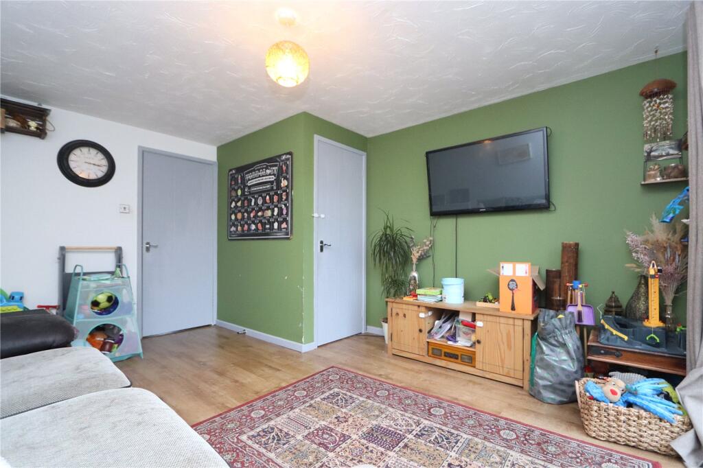 Chicksands Avenue, Monkston, Milton Keynes, Buckinghamshire, MK10 photo 3