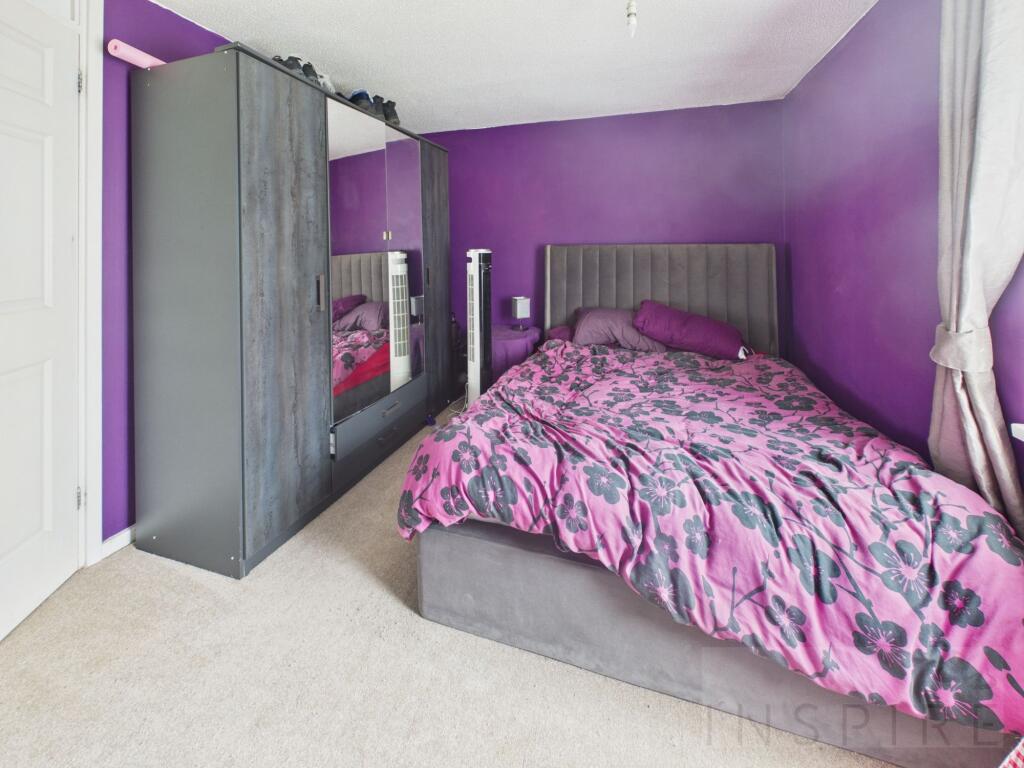 Apartment in Crawley, Ifield West - More