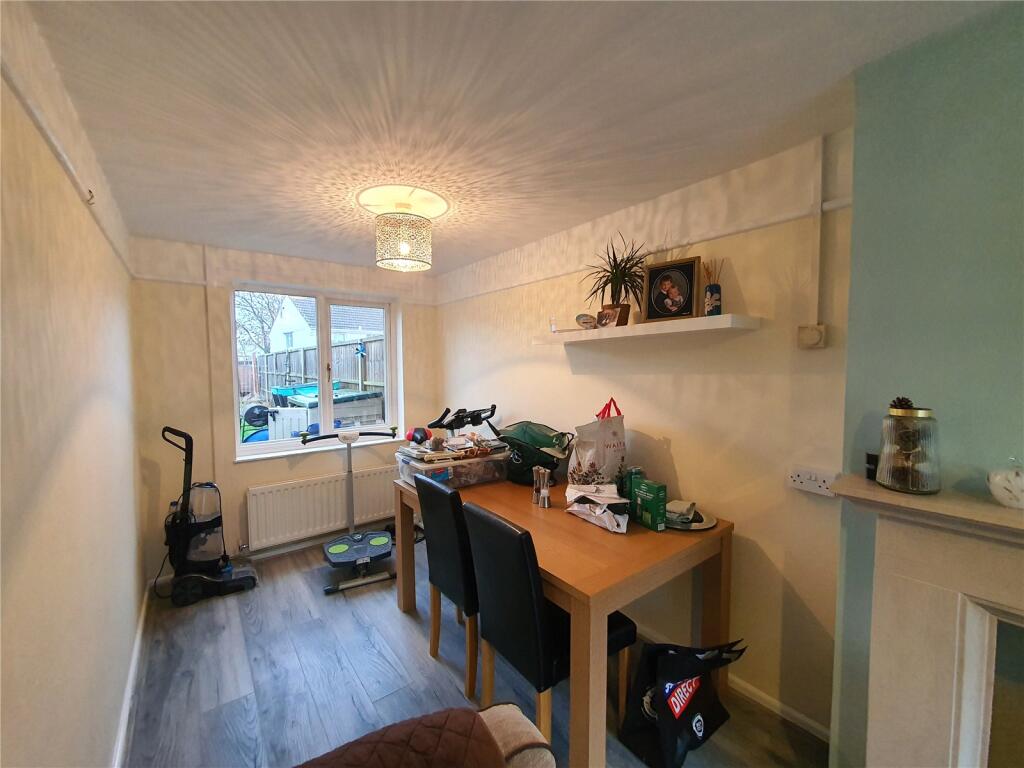 7, West End Court, South Petherton, TA13 photo 3
