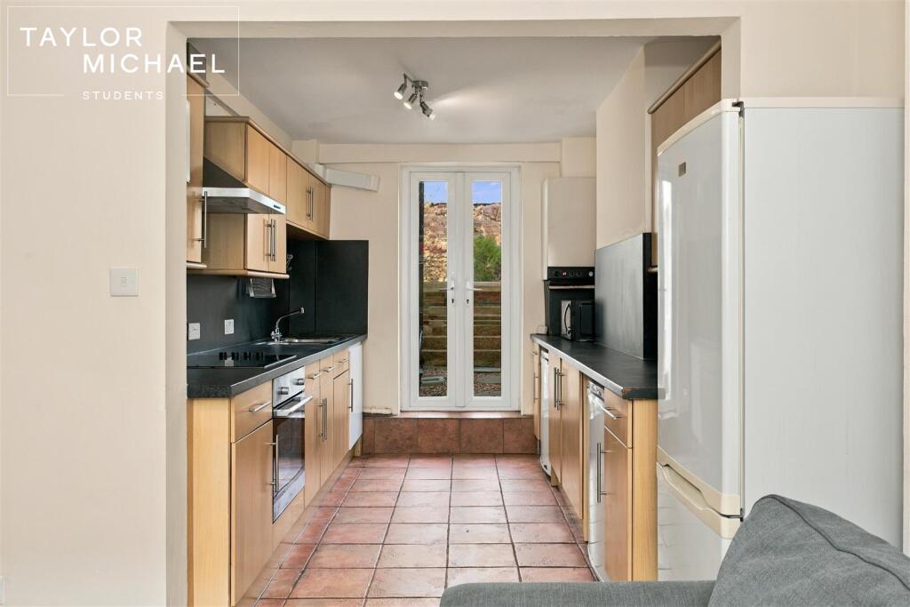 6 bedroom terraced house for rent
