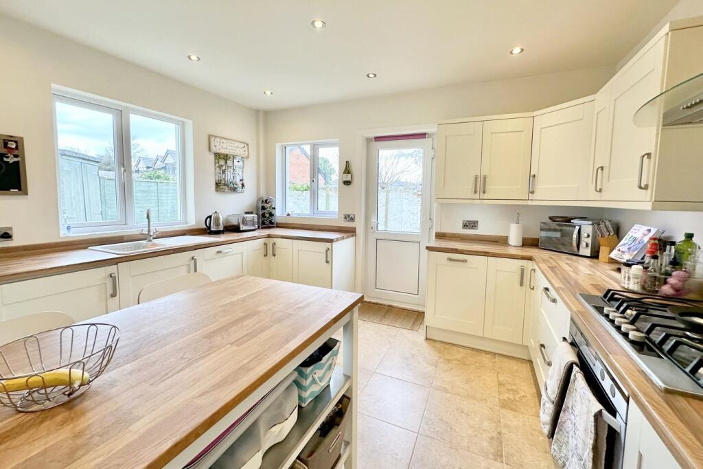 Gladstone Road, Bournemouth, BH7 - More