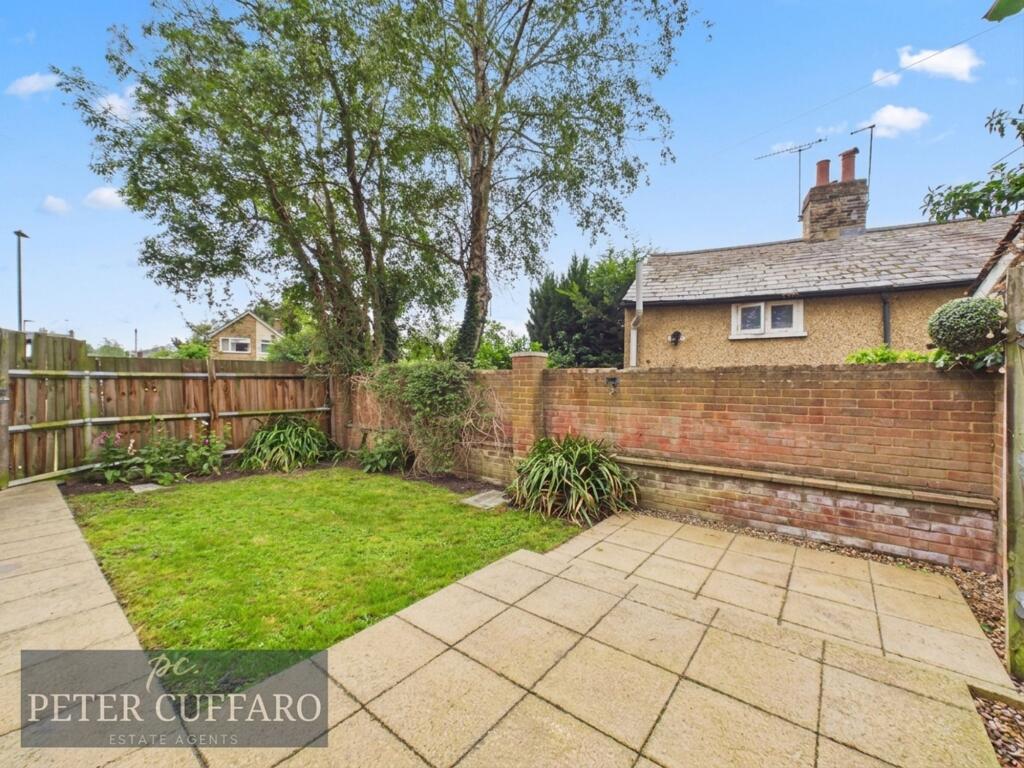 Abbotts Way, Stanstead Abbotts, SG12 photo 4
