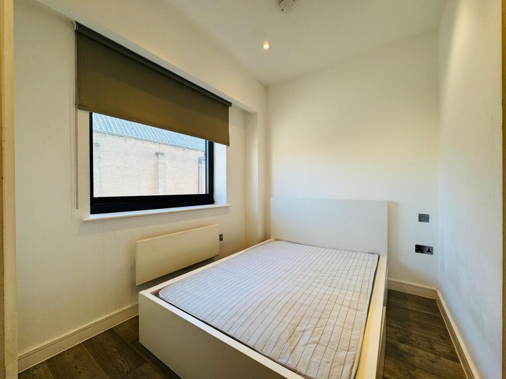 Apartment in Slough - View 4