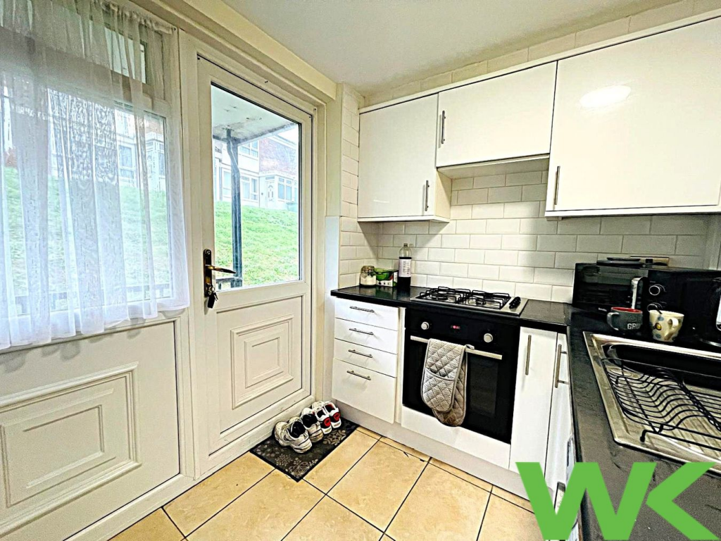 Apartment in Sandwell, West Midlands - View 3