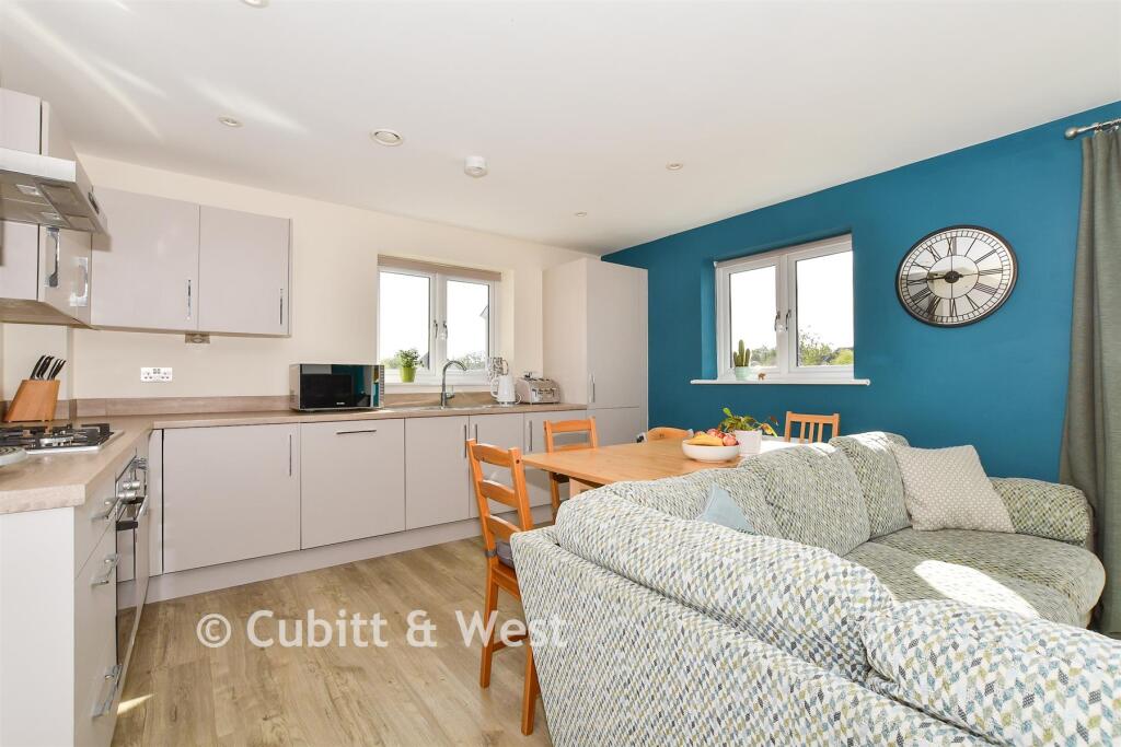 Apartment in Horsham, Colgate - View 3