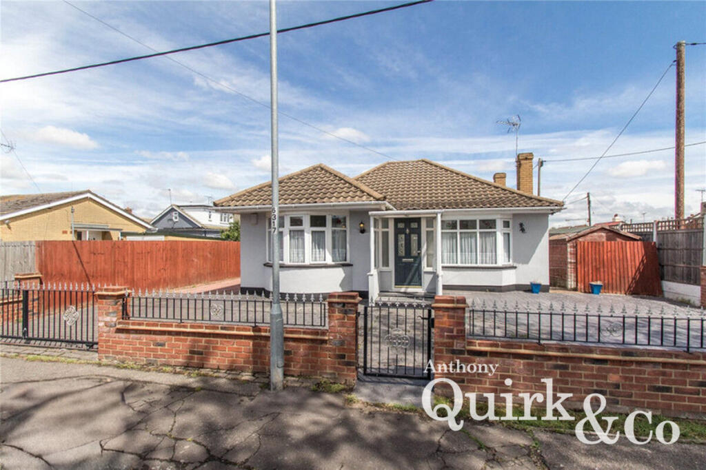 2-bed detached on Crescent Road, Canvey Island, SS8, £350,000