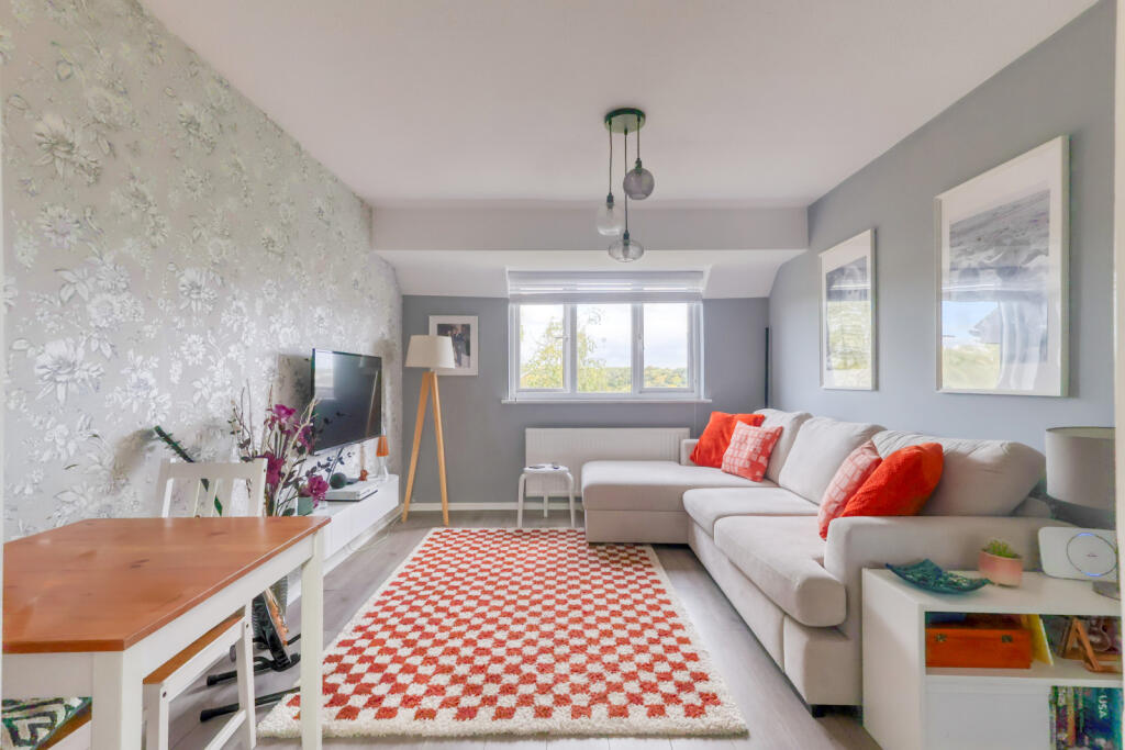 Apartment in Tylers Green, Totteridge - View 4