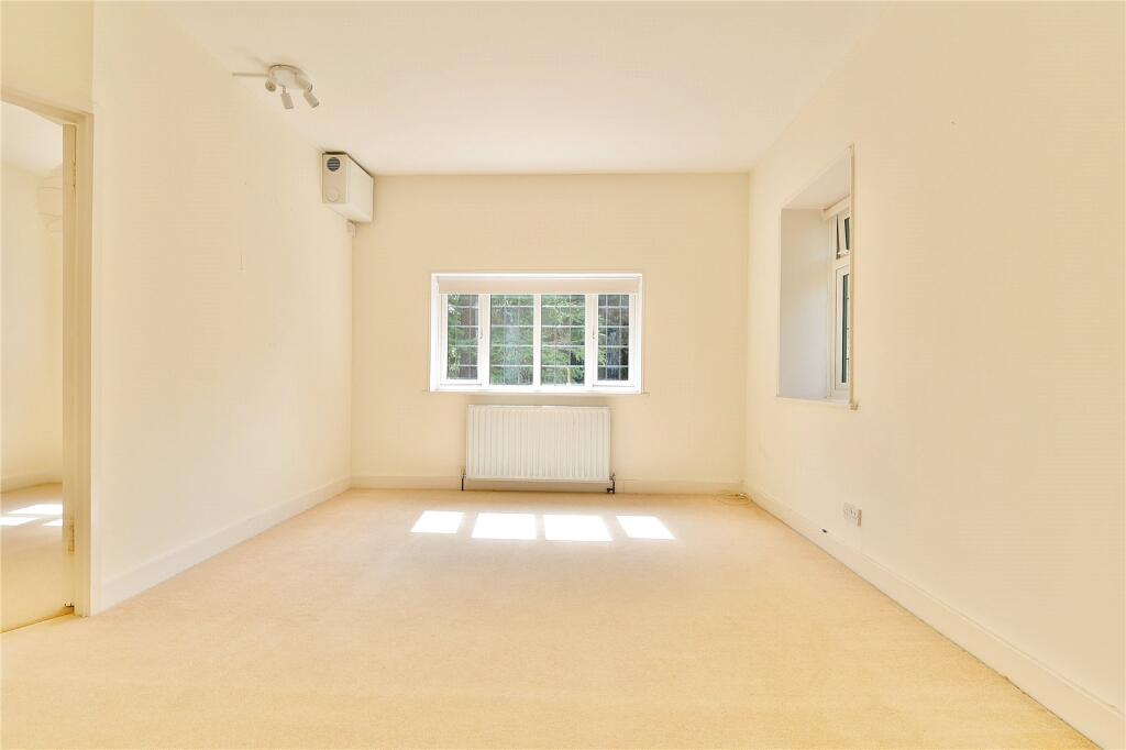 Apartment in Woking, Surrey - View 5