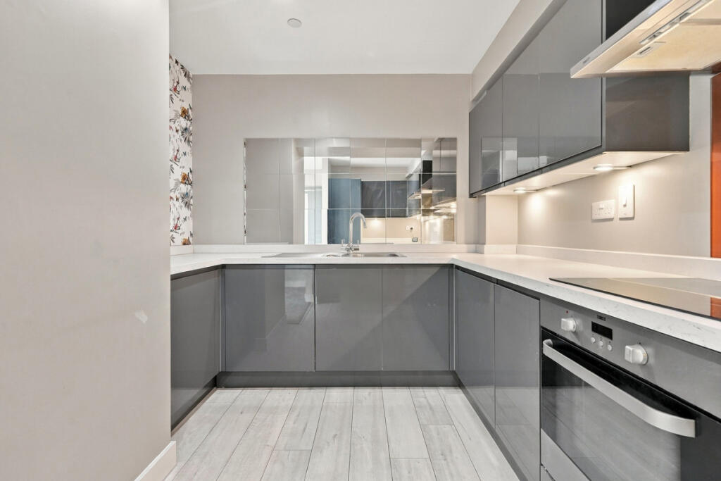 Apartment in Southend-on-Sea, Essex - View 5