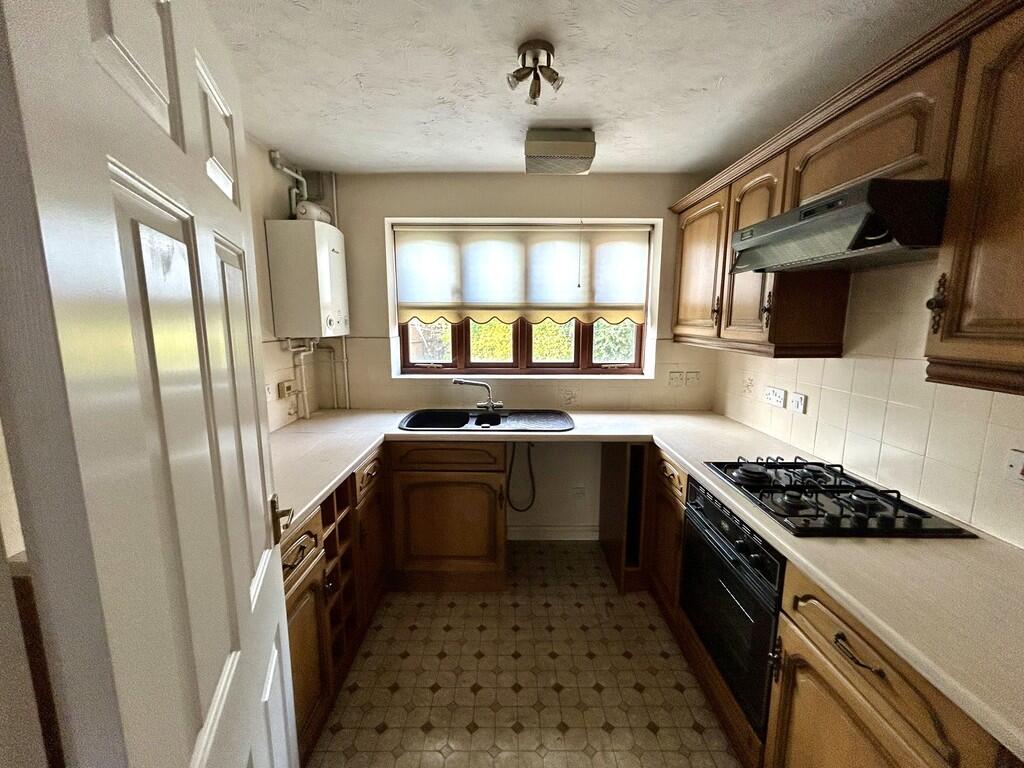 Horseshoe Close, Waltham Abbey photo 3