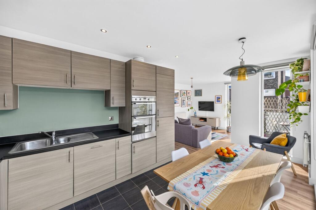 Apartment in London - More