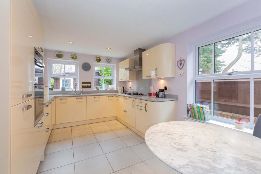 House in Slough - View 3