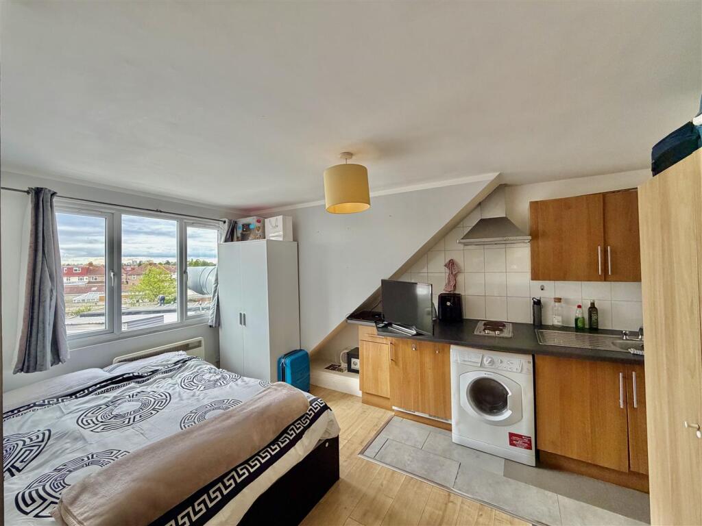 Main image of property: Great West Road, Hounslow, TW5