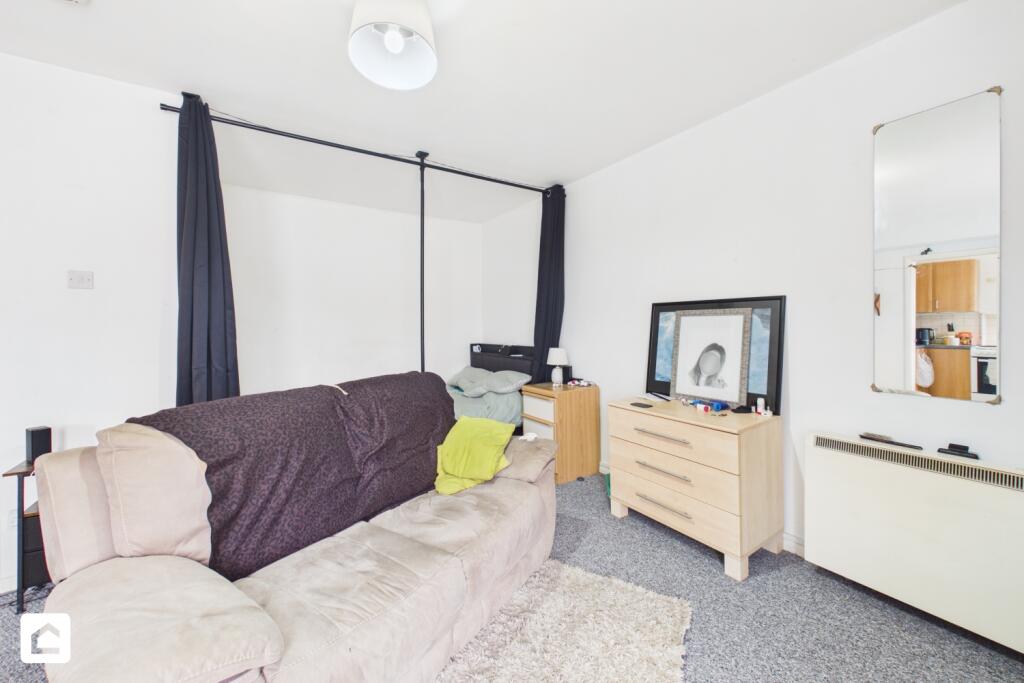 Apartment in Eastbourne, St Anthony's Hill - View 4